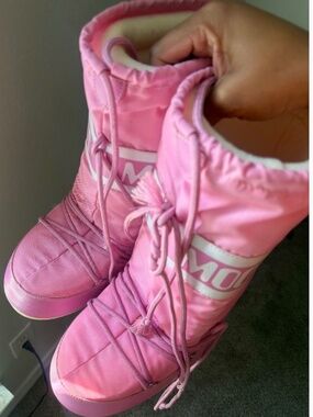 Moon boots